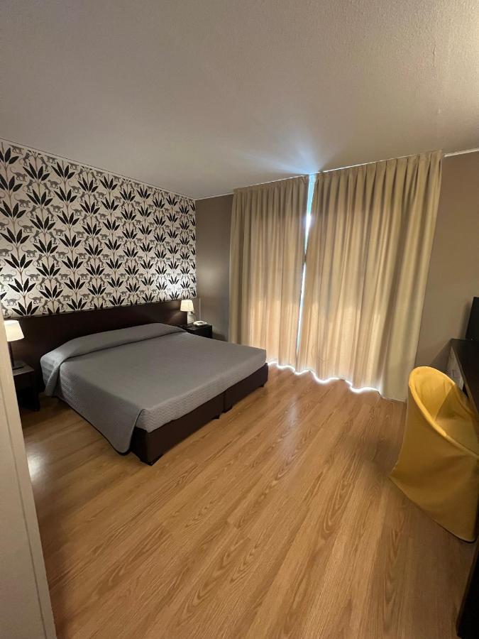 Hotel & Residence Castelli Монтекио Маджоре Екстериор снимка