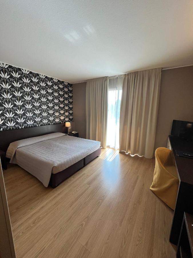 Hotel & Residence Castelli Монтекио Маджоре Екстериор снимка