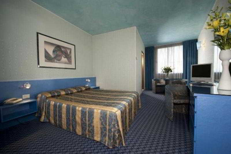 Hotel & Residence Castelli Монтекио Маджоре Екстериор снимка